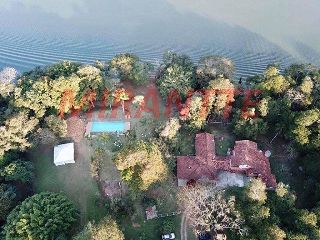 Sobrado de 550m² com 4 quartos em Serra da Cantareira