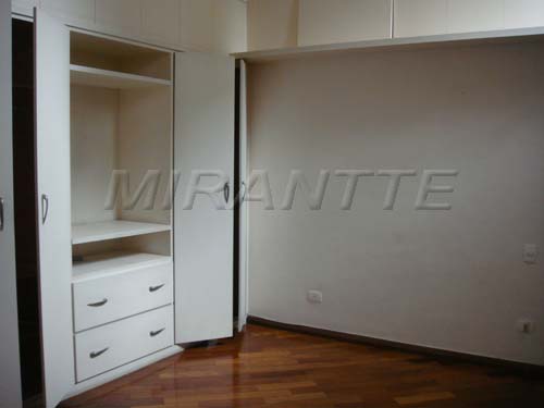 Sobrado de 323m² com 4 quartos em Jardim São Bento