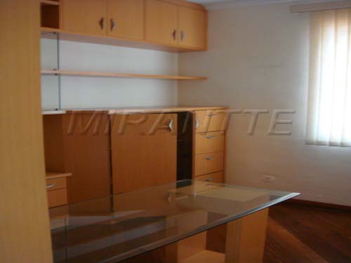 Sobrado de 323m² com 4 quartos em Jardim São Bento