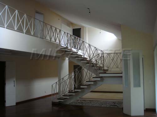 Sobrado de 323m² com 4 quartos em Jardim São Bento