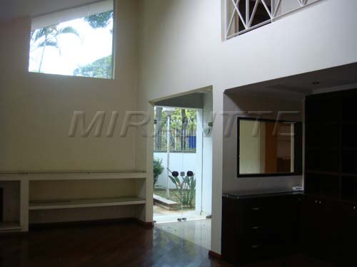 Sobrado de 323m² com 4 quartos em Jardim São Bento