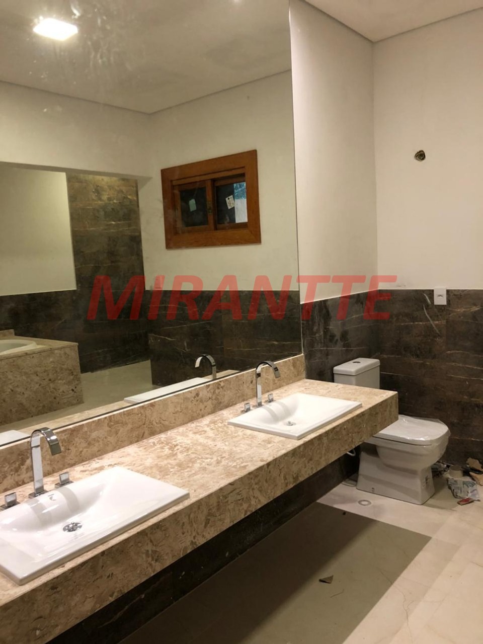 Sobrado de 560m² com 5 quartos em Serra da Cantareira