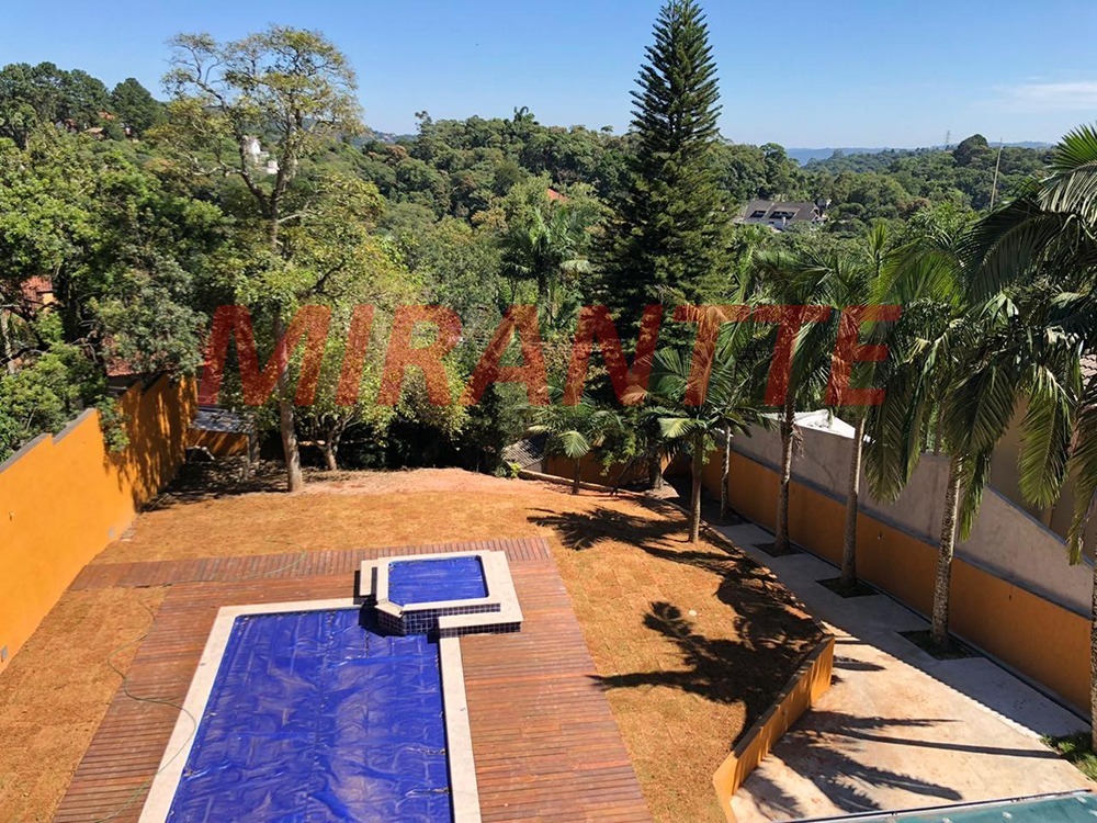 Sobrado de 560m² com 5 quartos em Serra da Cantareira