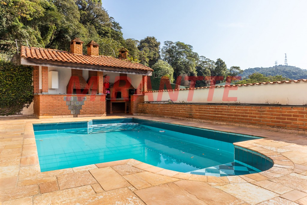 Cond. fechado de 780m² com 4 quartos em Jardim Ibiratiba