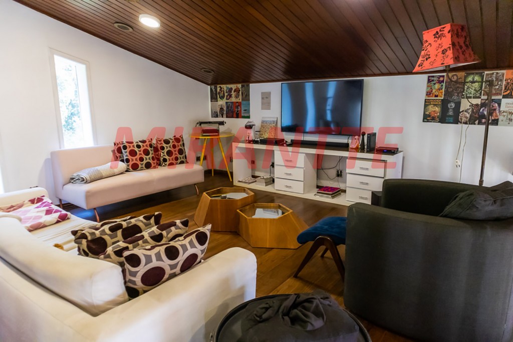 Cond. fechado de 780m² com 4 quartos em Jardim Ibiratiba