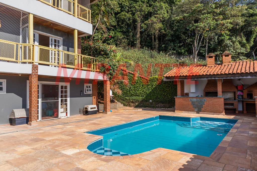 Cond. fechado de 780m² com 4 quartos em Jardim Ibiratiba