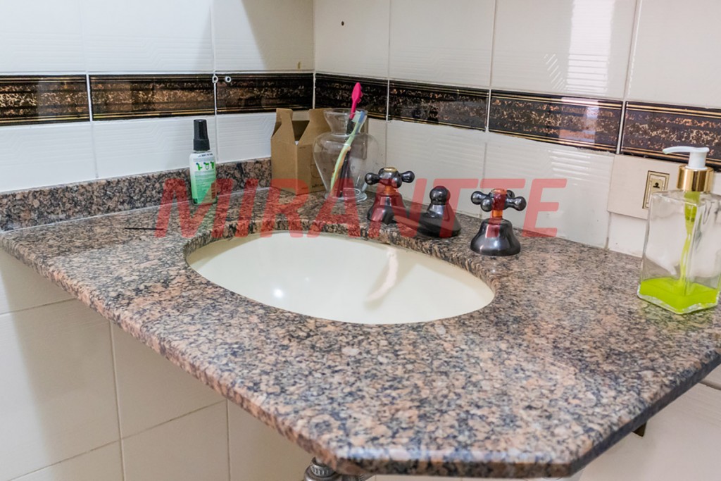 Cond. fechado de 780m² com 4 quartos em Jardim Ibiratiba