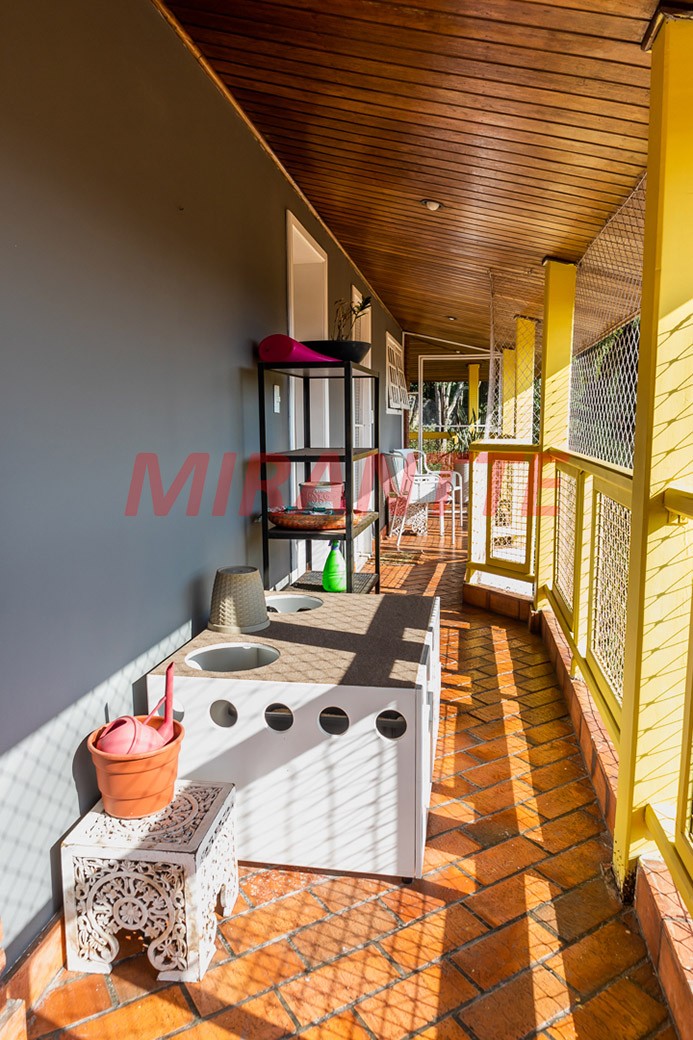 Cond. fechado de 780m² com 4 quartos em Jardim Ibiratiba