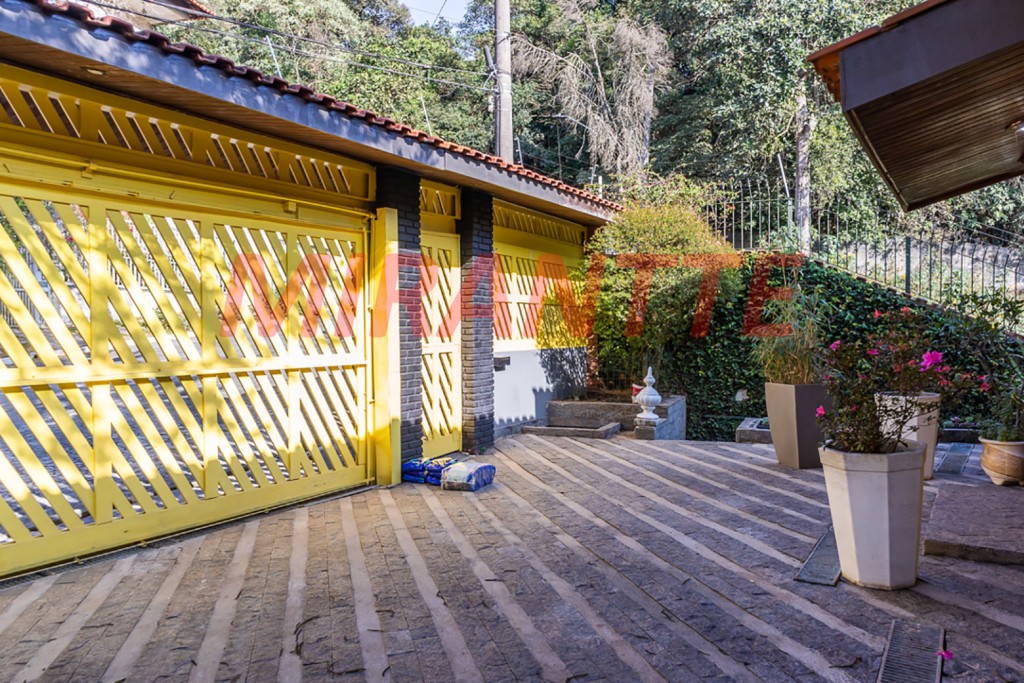 Cond. fechado de 780m² com 4 quartos em Jardim Ibiratiba