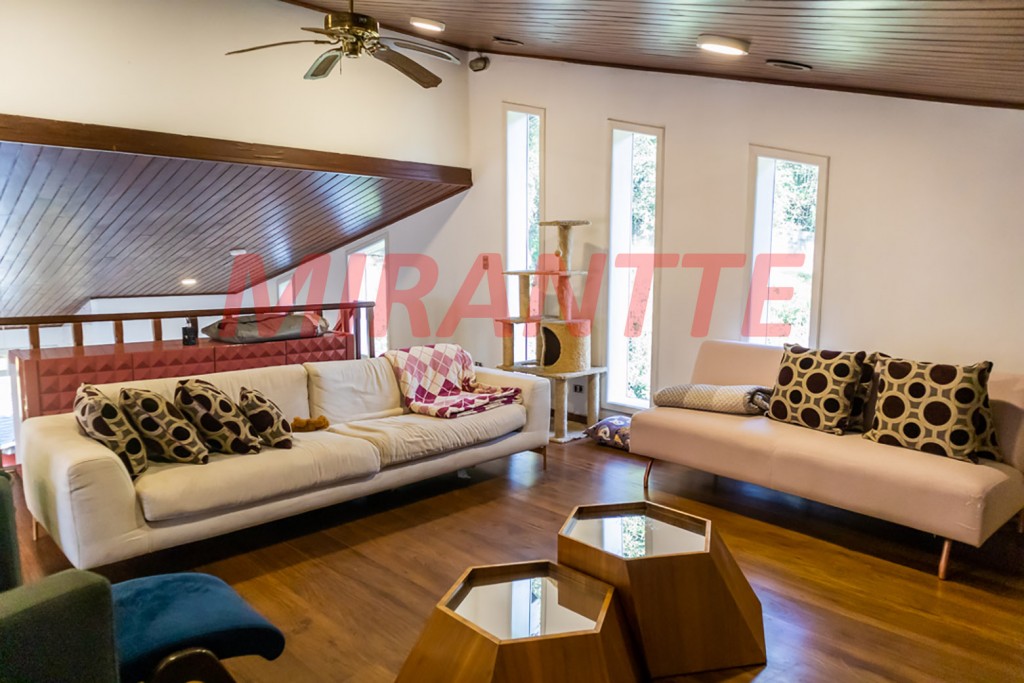 Cond. fechado de 780m² com 4 quartos em Jardim Ibiratiba