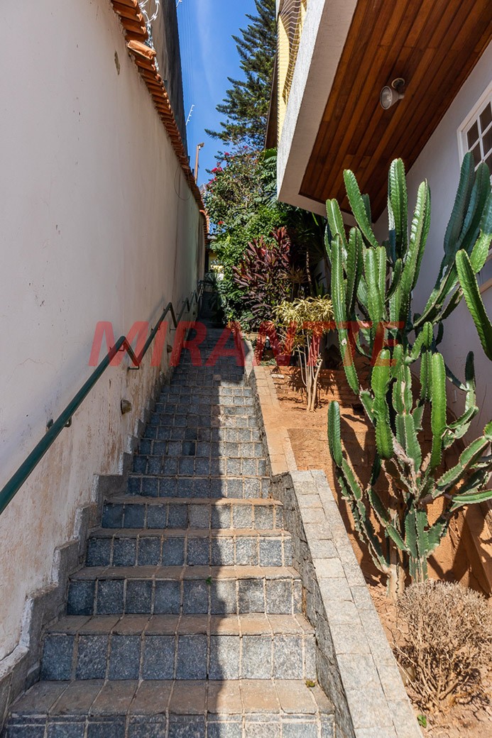 Cond. fechado de 780m² com 4 quartos em Jardim Ibiratiba