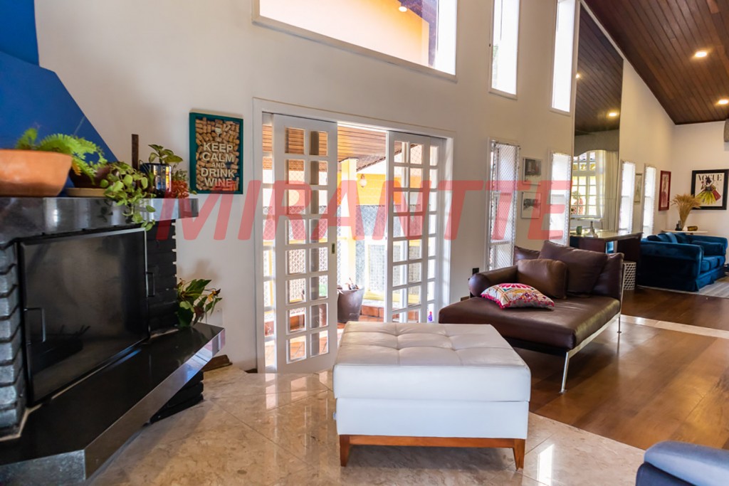 Cond. fechado de 780m² com 4 quartos em Jardim Ibiratiba