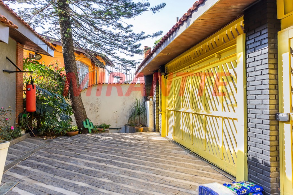 Cond. fechado de 780m² com 4 quartos em Jardim Ibiratiba