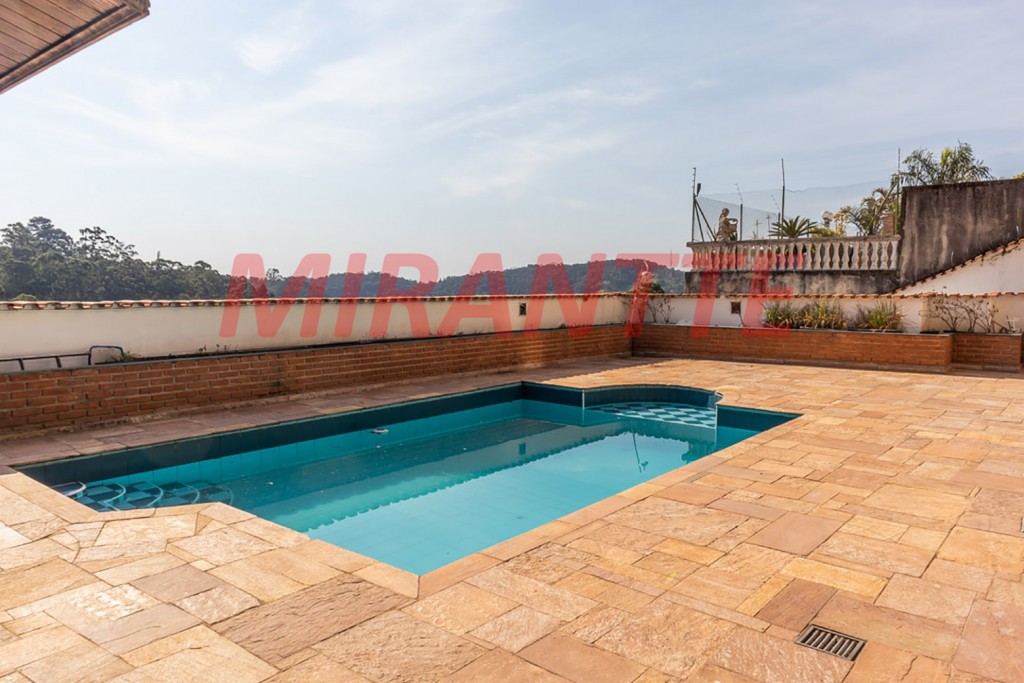 Cond. fechado de 780m² com 4 quartos em Jardim Ibiratiba
