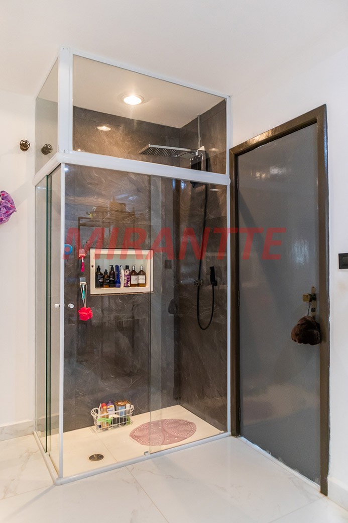 Cond. fechado de 780m² com 4 quartos em Jardim Ibiratiba