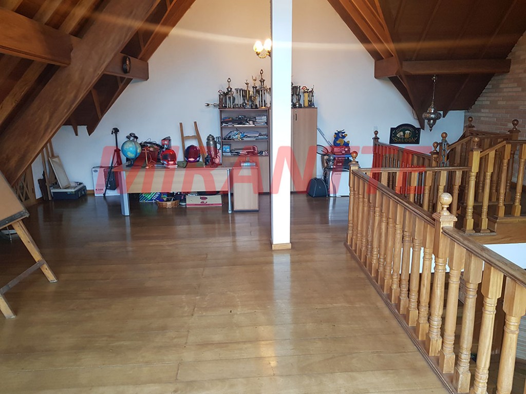 Sobrado de 700m² com 7 quartos em Tremembe