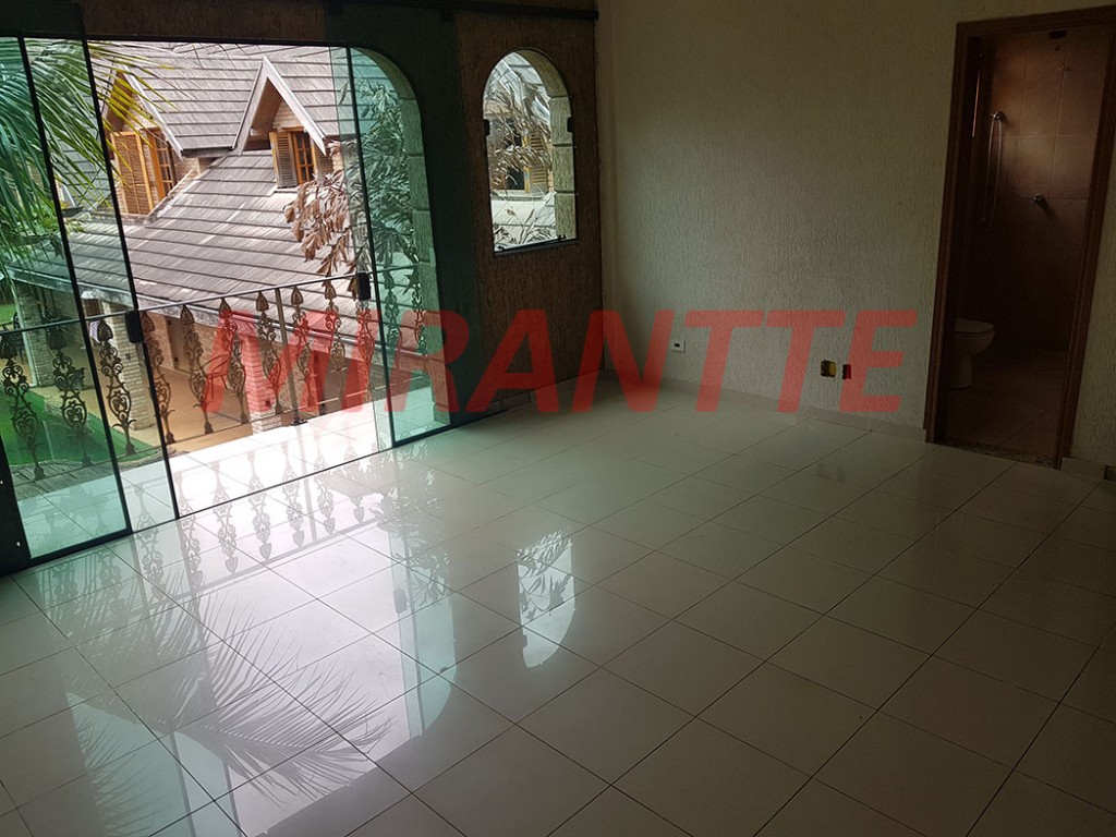 Sobrado de 700m² com 7 quartos em Tremembe