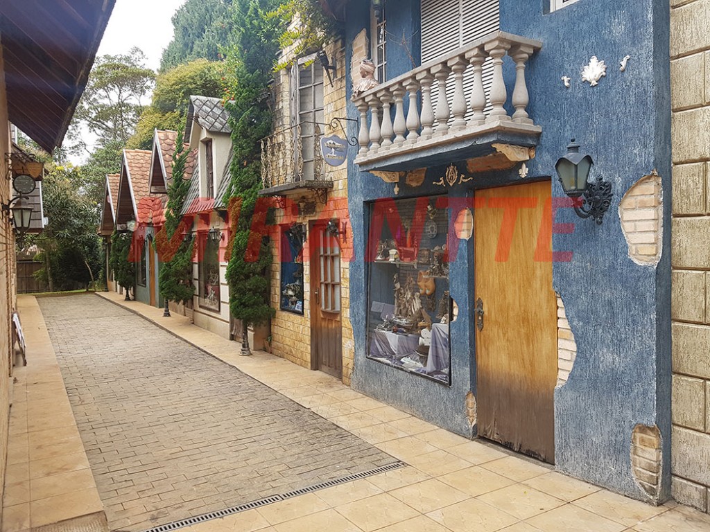 Sobrado de 700m² com 7 quartos em Tremembe