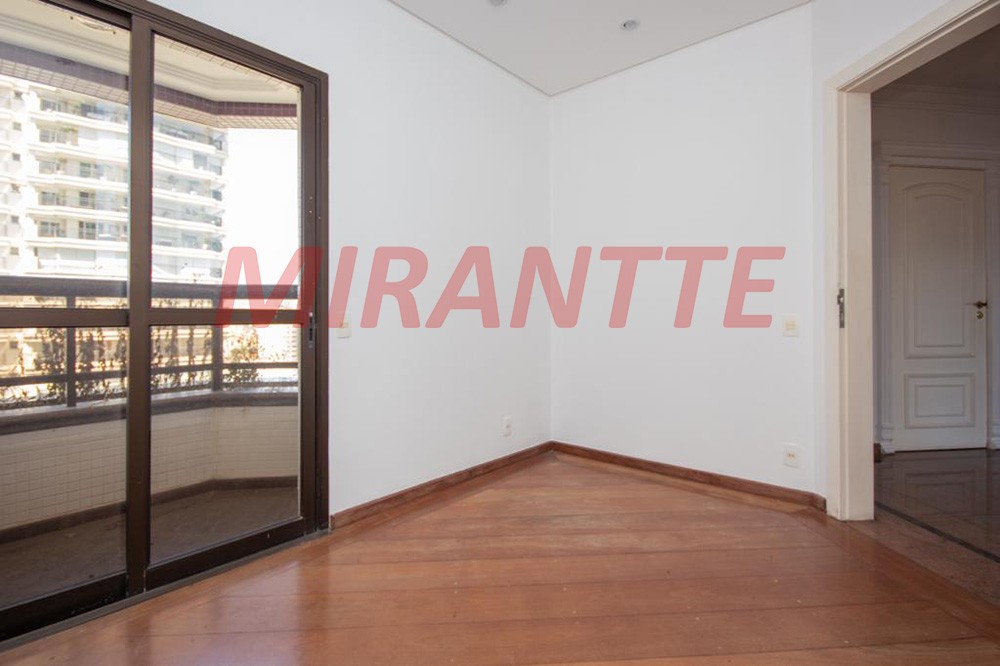 Apartamento com 4 quartos em Água Fria