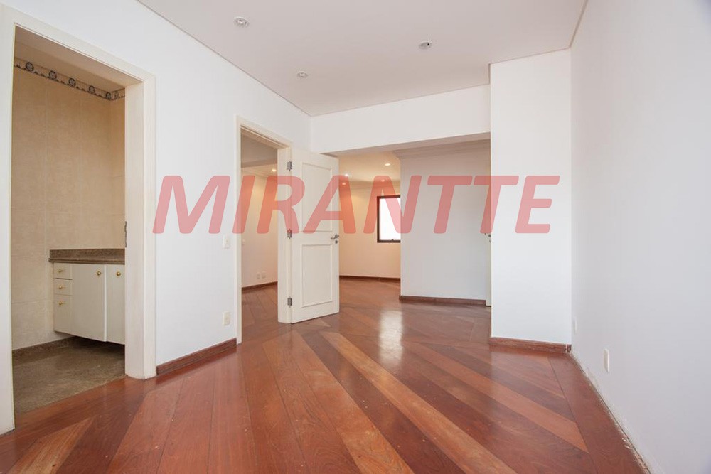 Apartamento com 4 quartos em Água Fria