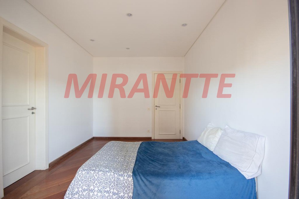 Apartamento com 4 quartos em Água Fria