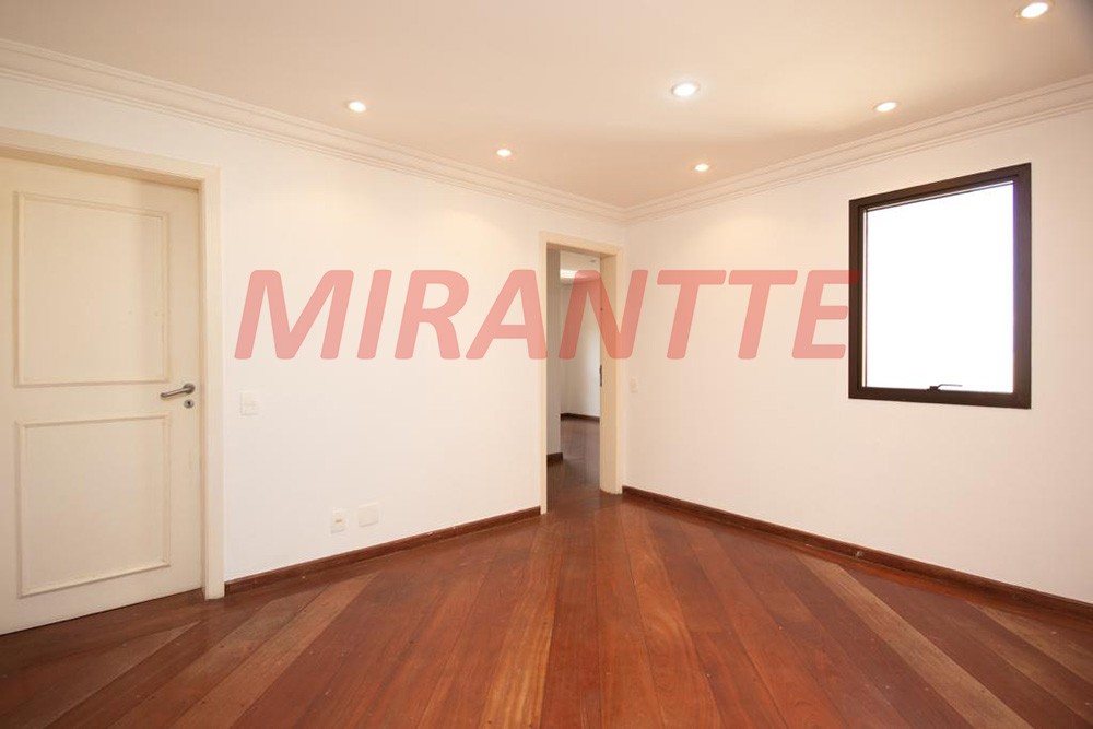 Apartamento com 4 quartos em Água Fria