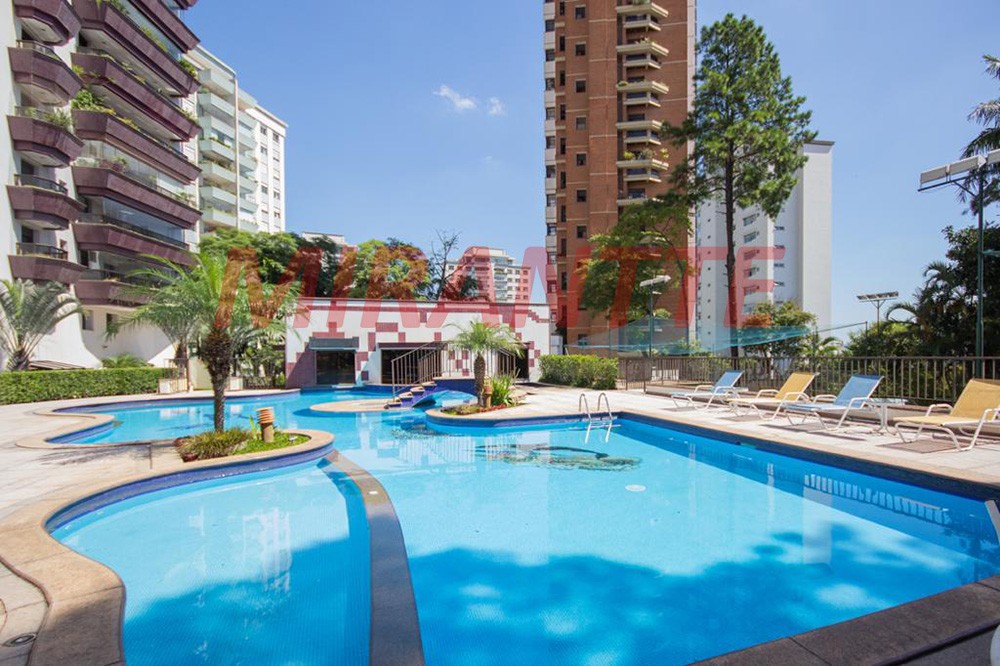 Apartamento com 4 quartos em Água Fria
