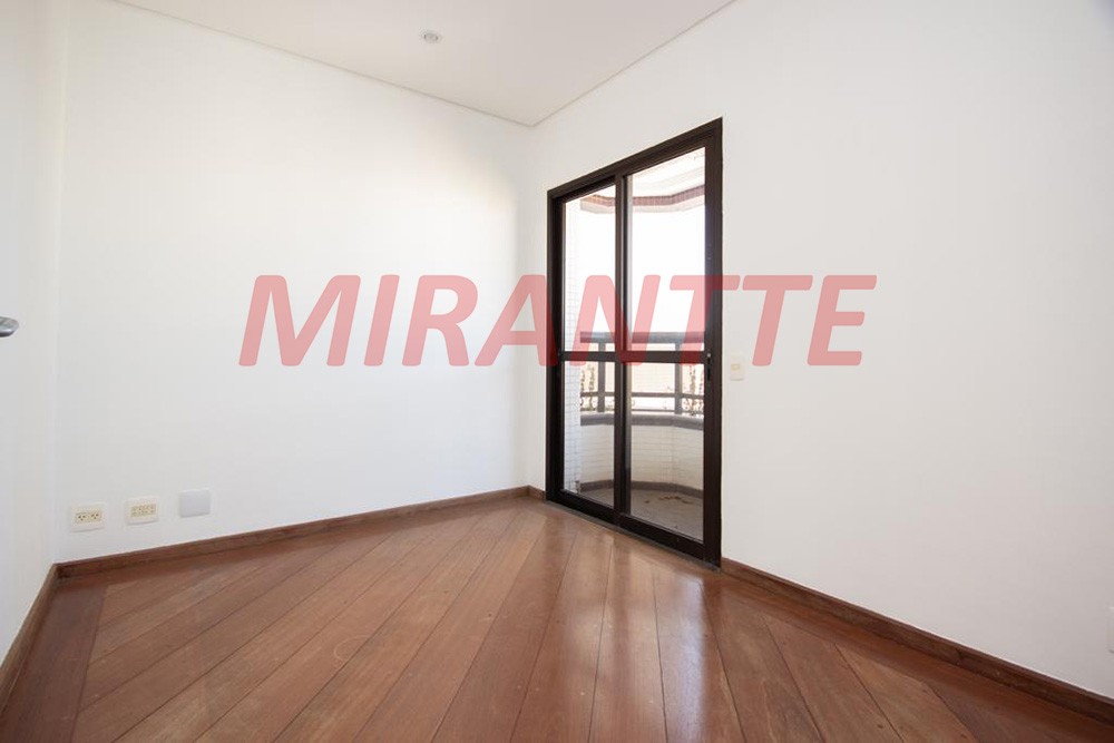 Apartamento com 4 quartos em Água Fria