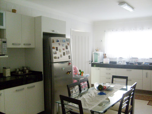 Sobrado de 340m² com 3 quartos em Vila Mazzei