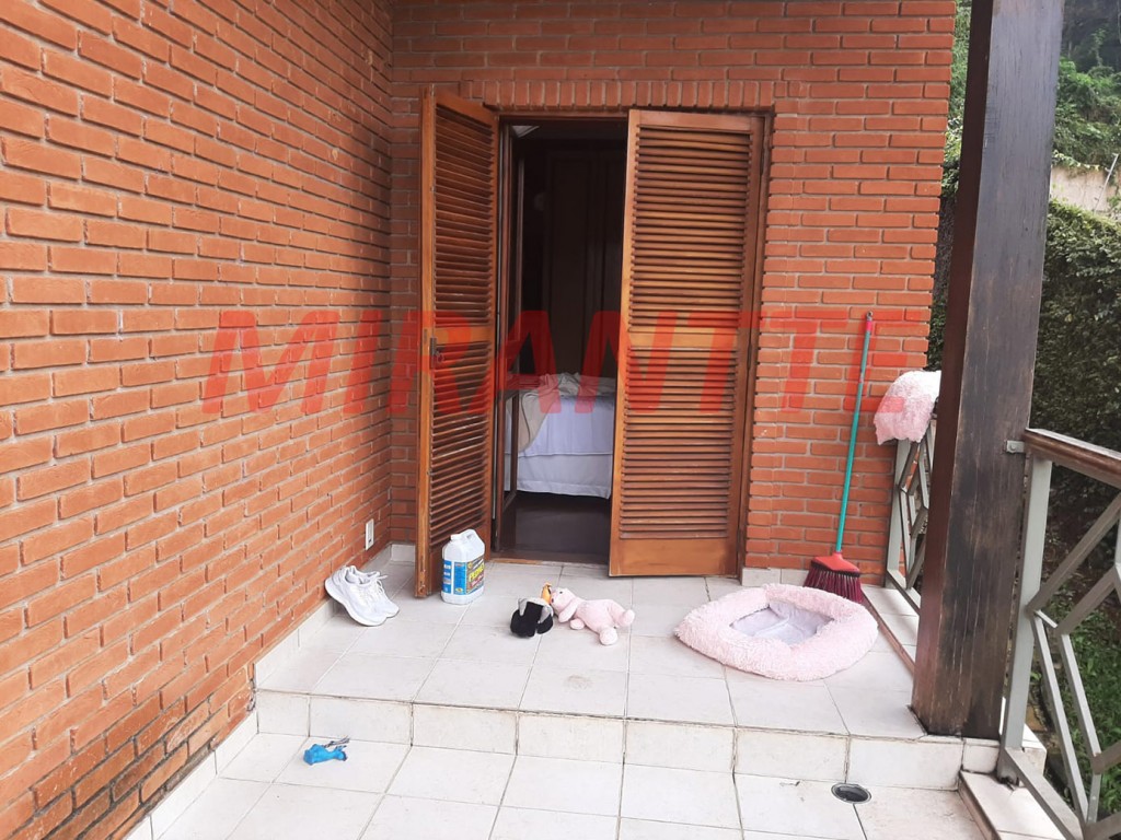 Sobrado de 560m² com 5 quartos em Jardim Ibiratiba
