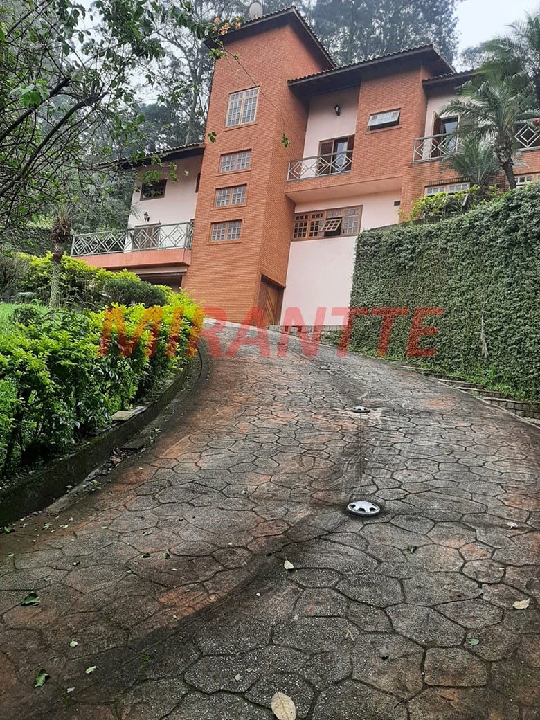 Sobrado de 560m² com 5 quartos em Jardim Ibiratiba