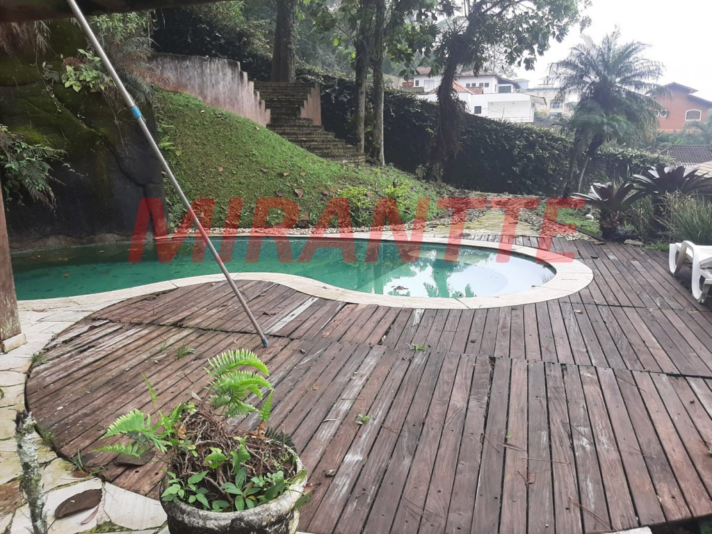 Sobrado de 560m² com 5 quartos em Jardim Ibiratiba
