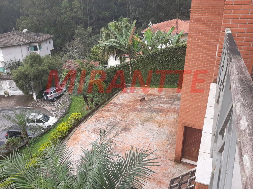 Sobrado de 560m² com 5 quartos em Jardim Ibiratiba