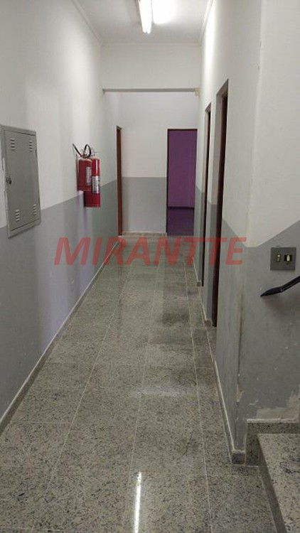 Comercial de 898m² em Santana