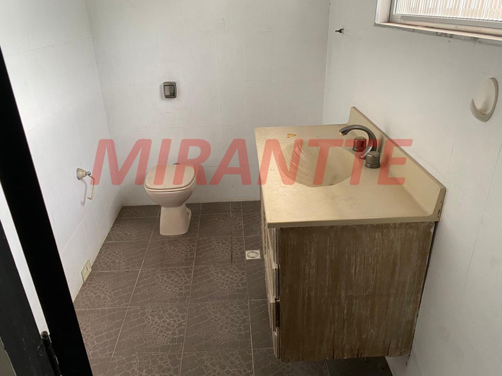 Sobrado de 223m² com 3 quartos em Água Fria