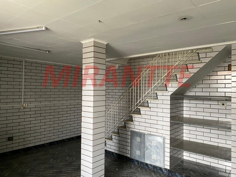 Sobrado de 223m² com 3 quartos em Água Fria