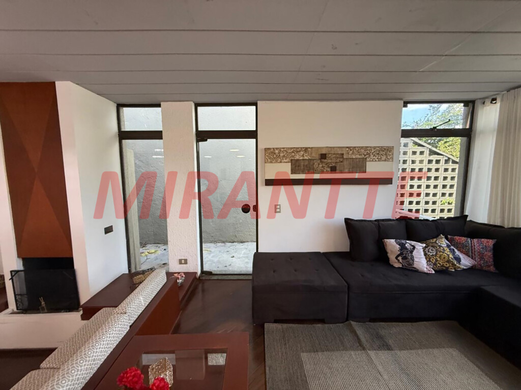 Sobrado de 410m² com 4 quartos em Jardim São Bento