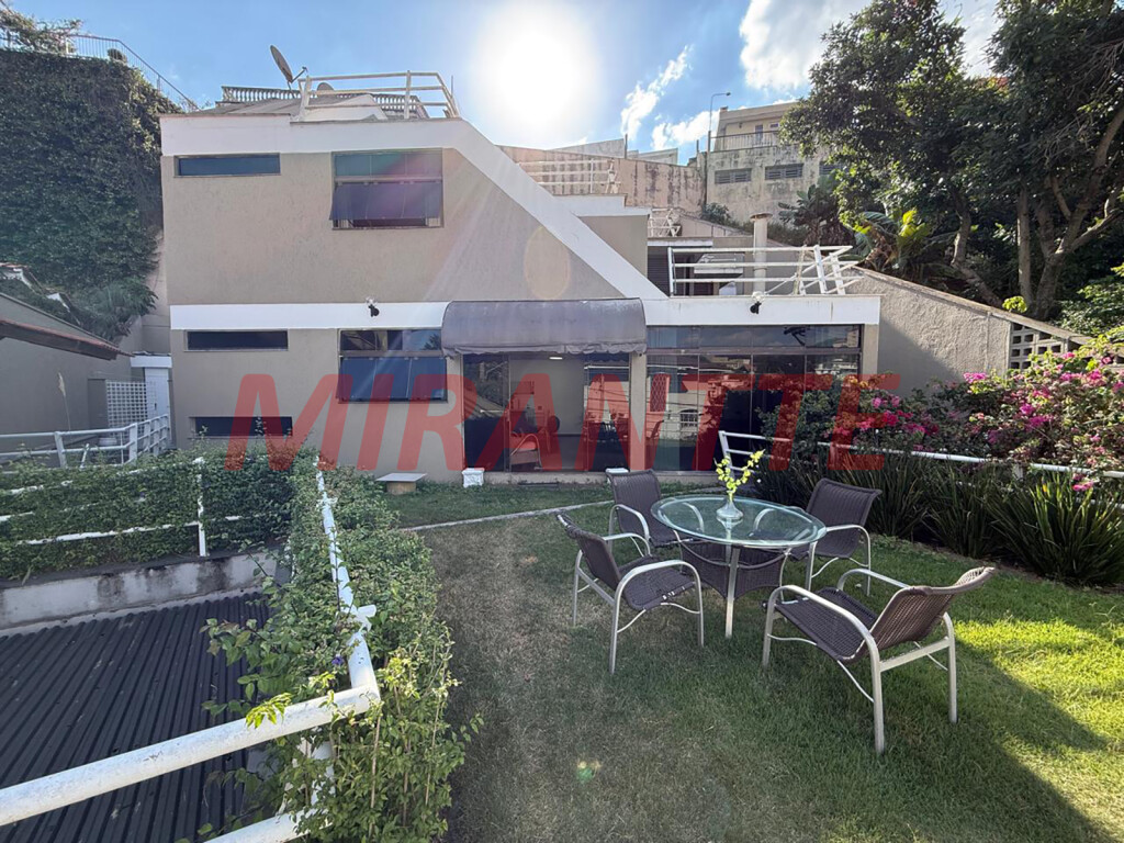 Sobrado de 410m² com 4 quartos em Jardim São Bento