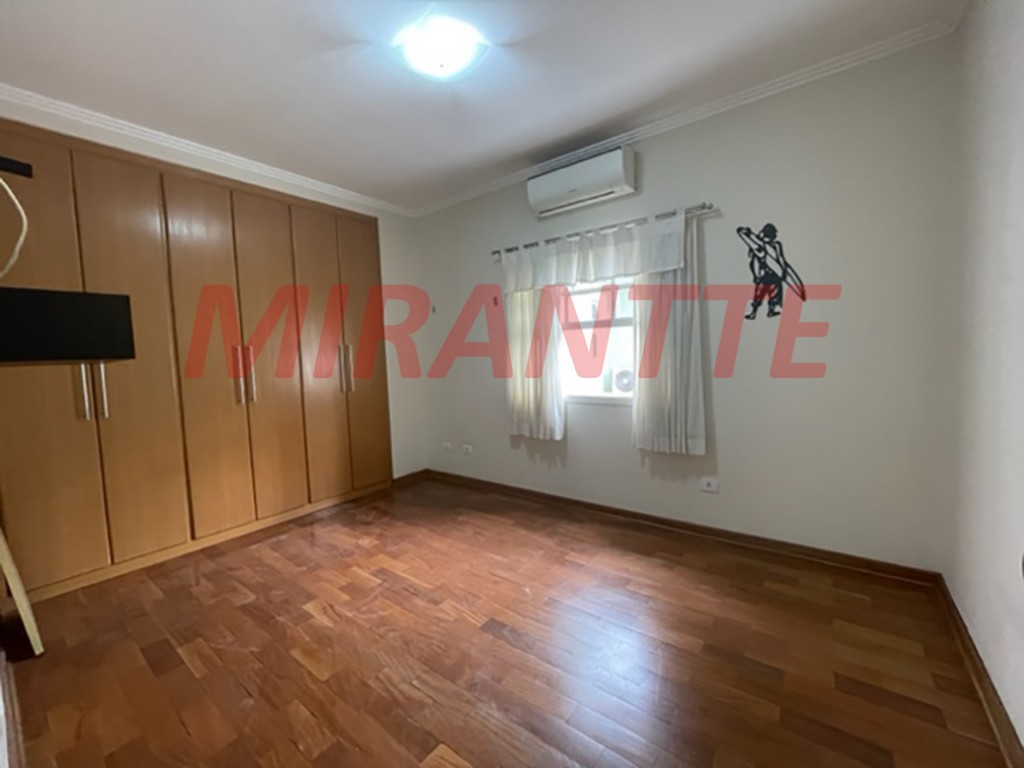 Sobrado de 310m² com 4 quartos em Jardim São Paulo