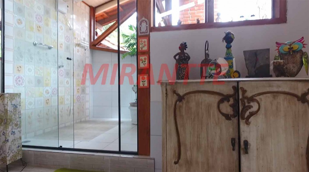 Sobrado de 700m² com 4 quartos em Serra Da Cantareira