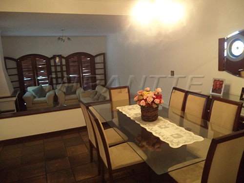 Sobrado de 304m² com 3 quartos em Tremembe