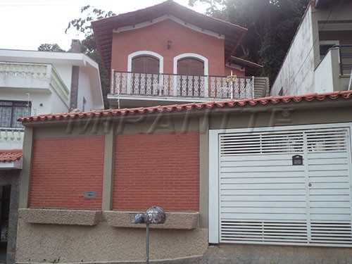 Sobrado de 304m² com 3 quartos em Tremembe