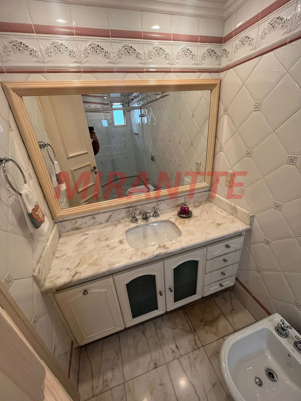 Apartamento de 193m² com 3 quartos em Água Fria