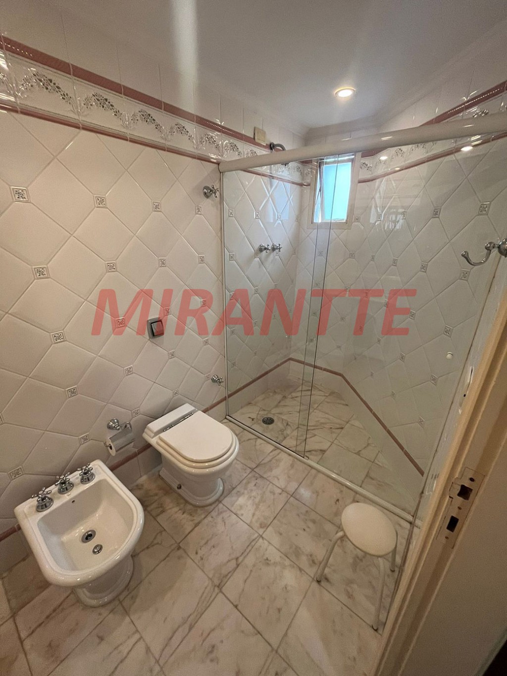 Apartamento de 193m² com 3 quartos em Água Fria