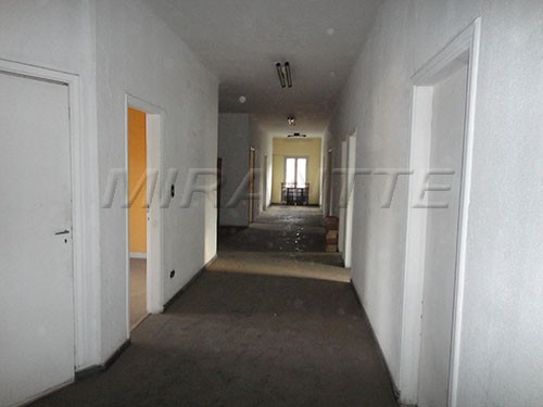 Comercial de 360m² em Tremembe