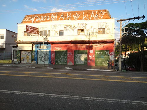 Comercial de 360m² em Tremembe