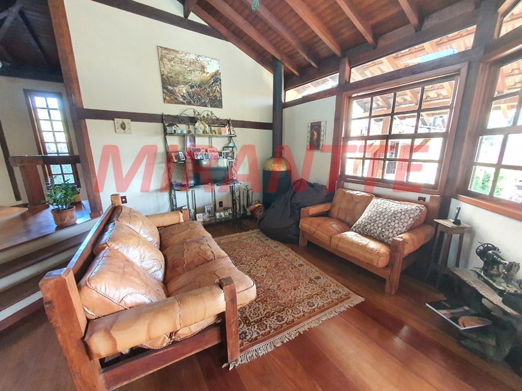 Sobrado de 400m² com 3 quartos em Serra Da Cantareira
