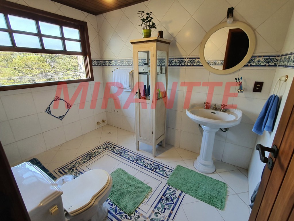 Sobrado de 400m² com 3 quartos em Serra Da Cantareira
