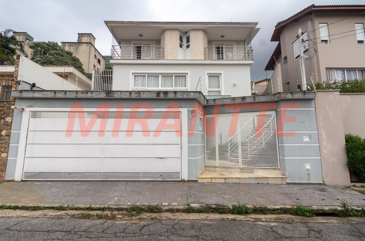 Sobrado de 450m² com 5 quartos em Tremembe