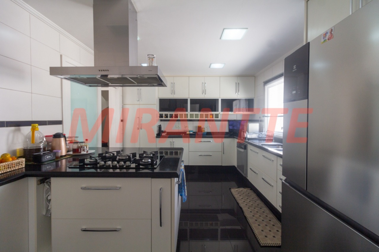 Sobrado de 450m² com 5 quartos em Tremembe